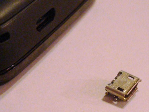 nokia n900 micro usb Nokia N900   or   MicroUSB pain